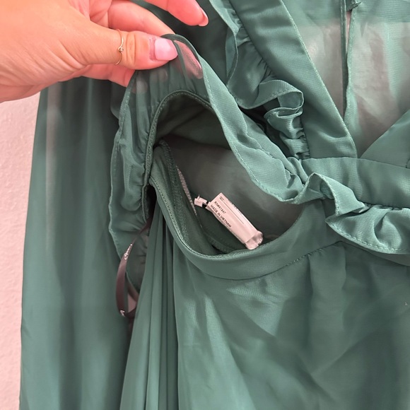 NWT LOVELY BISHOP SLEEVE RUFFLED CHIFFON CUTOUT MINI DRESS - HUNTER GREEN - Picture 8 of 12
